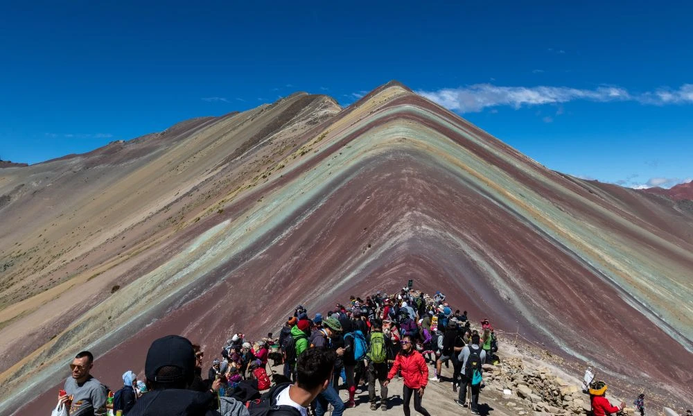 Turistas en la montaña.