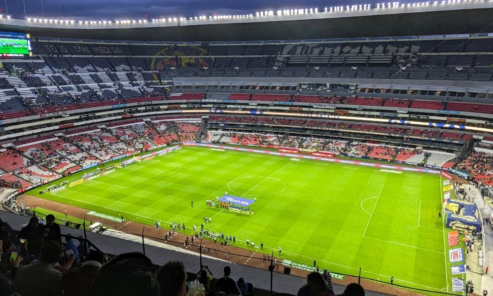 Partido en el lugar.