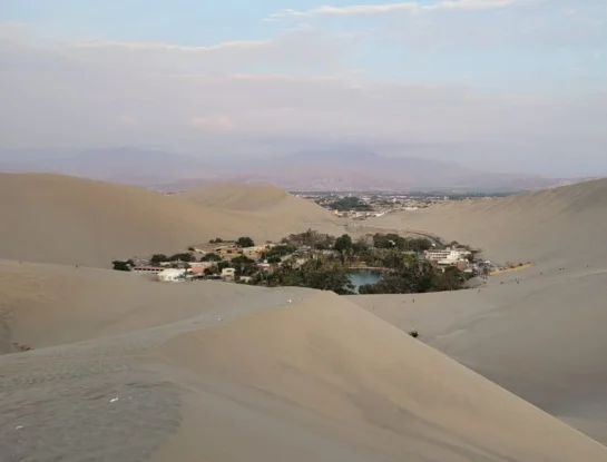 Huacachina: el oasis de Perú escondido entre dunas gigantes
