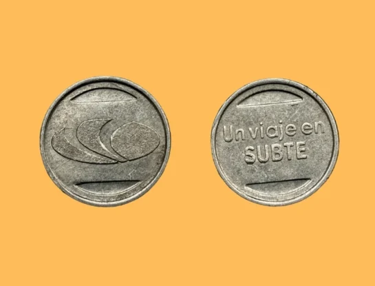 Cospeles del subte de Buenos Aires: historia del pequeño objeto que desapareció