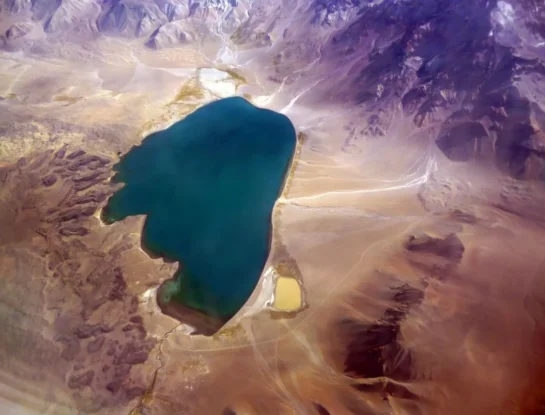 Laguna del Diamante: el espejo natural de Mendoza que refleja al volcán Maipo