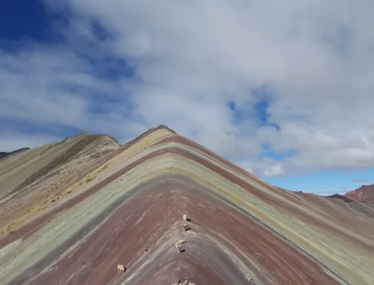 Vinicunca: ¿cómo visitar esta montaña arcoíris de los Andes?