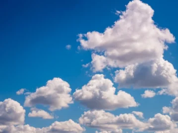 ¿Qué cantidad de agua hay en una nube y cómo puede medirse?