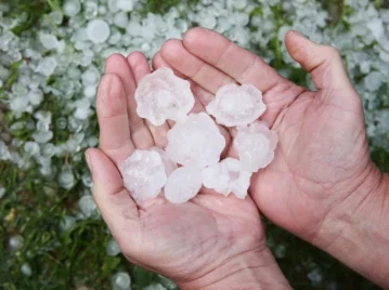 Cómo se forma el granizo dentro de una nube y por qué algunas tormentas producen piedras de hielo gigantes