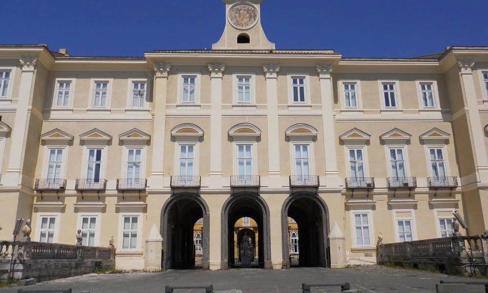 Fachada de la Universidad de Nápoles Federico II.