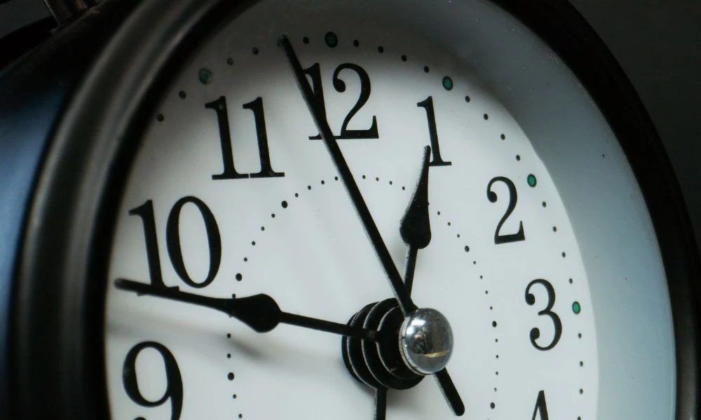 Reloj y hora.