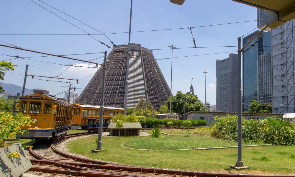Vistas a la Catedral Metropolitana de Río de Janeiro.