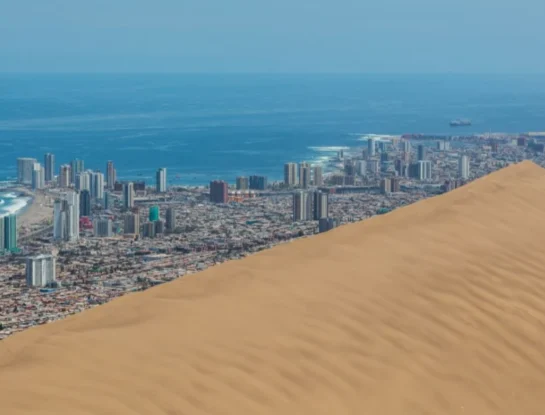 Cerro Dragón: la enorme duna de Chile que está a pasos del océano Pacífico