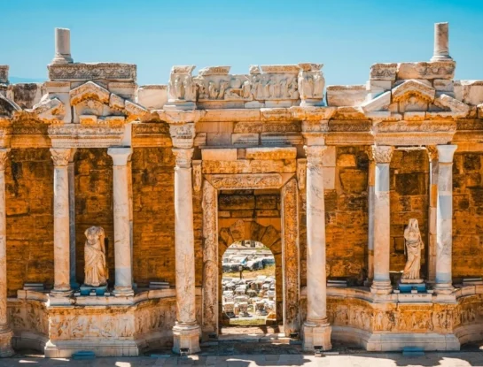 Hierápolis-Pamukkale, las ruinas de Turquía que esconden cascadas petrificadas y monumentos griegos de más de 2.000 años