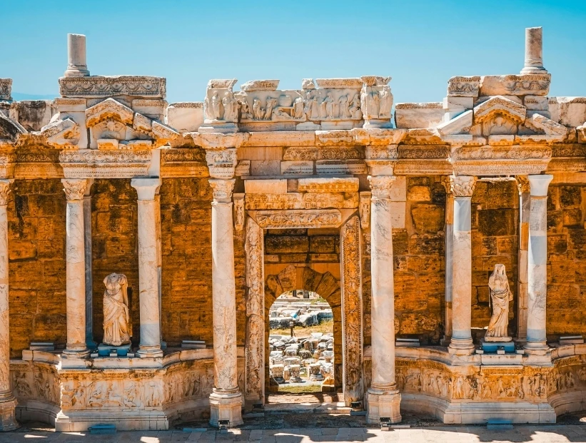 Hierápolis-Pamukkale, las ruinas de Turquía que esconden cascadas petrificadas y monumentos griegos de más de 2.000 años