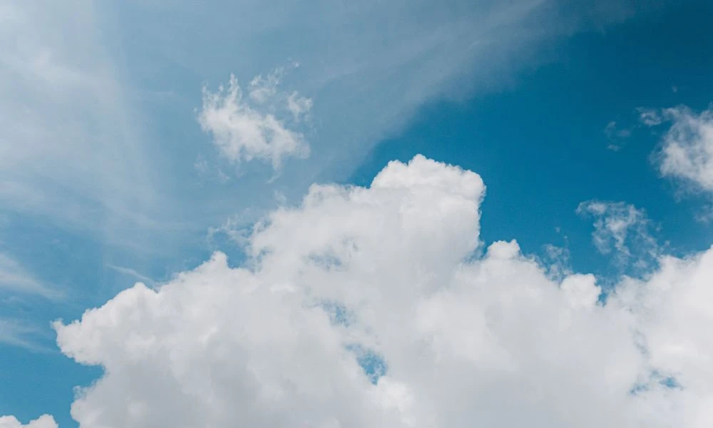 El cielo celeste.