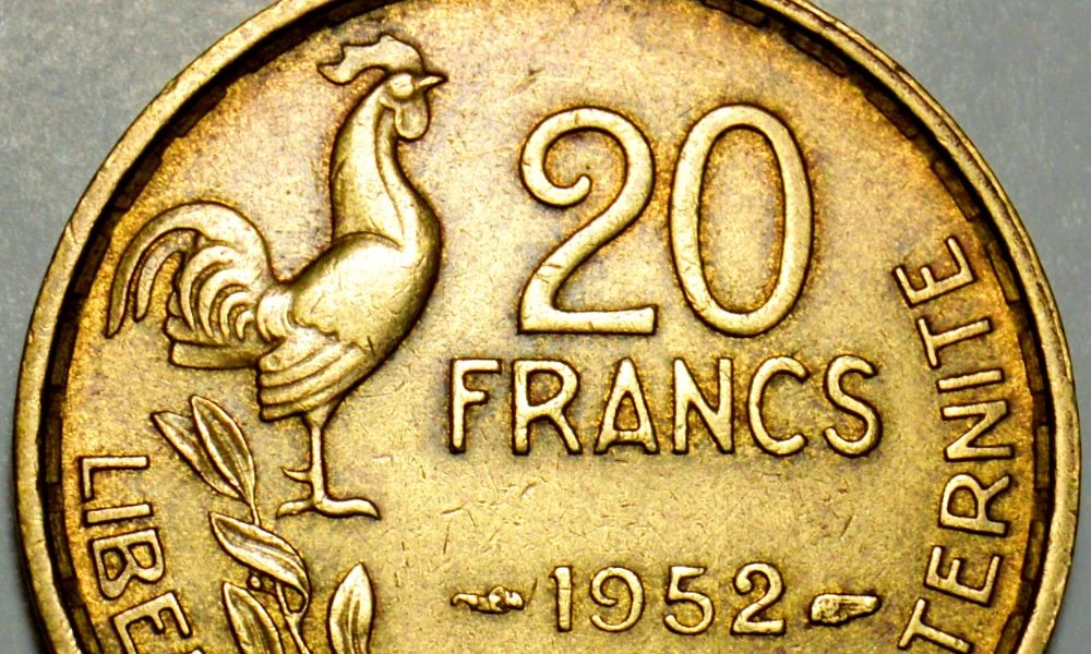 Moneda con un gallo francés.