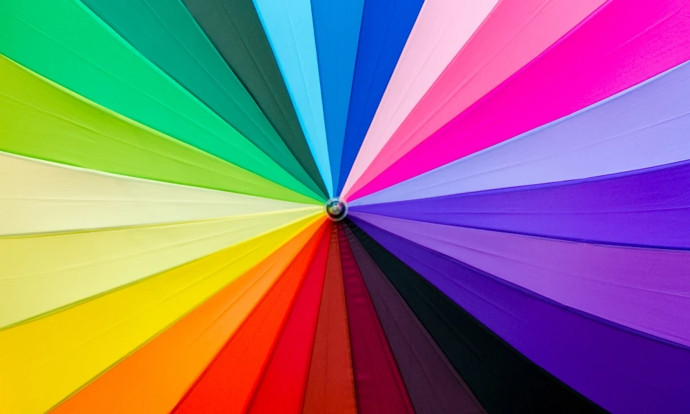 ¿Qué son los colores terciarios y cómo se forman?