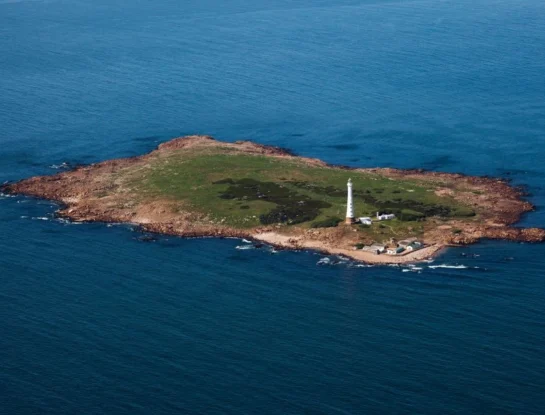 ¿Qué diferencia hay entre una isla, un archipiélago y un atolón?