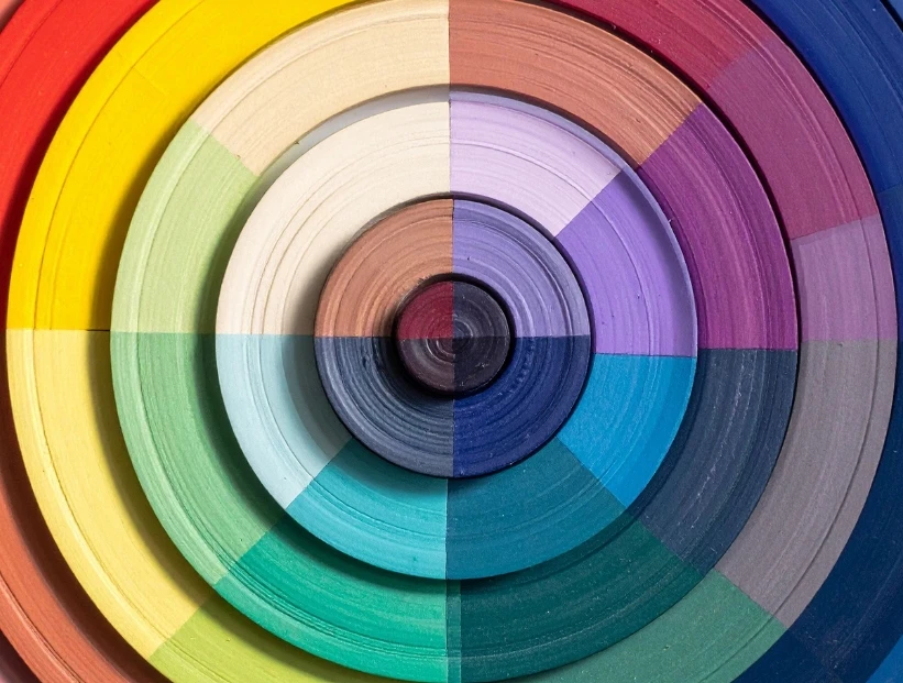 ¿Qué son los colores terciarios y cómo se forman?