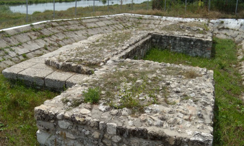 Puente de Constantino y sus ruinas.
