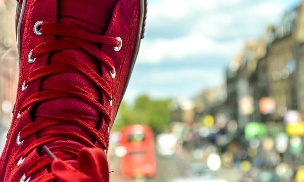 Cordones rojos.