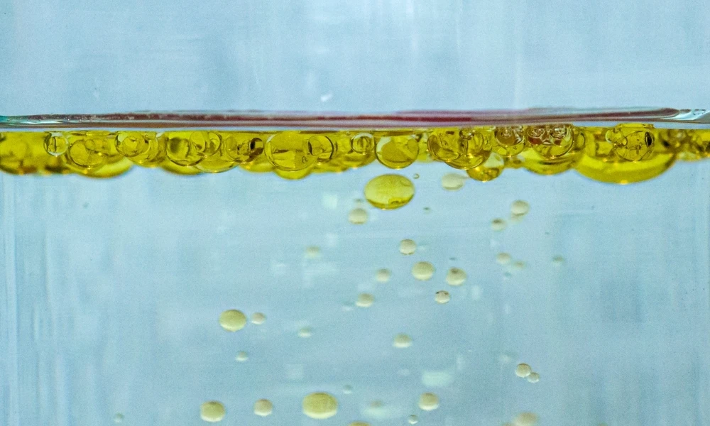 por qué el agua y el aceite no se mezclan
