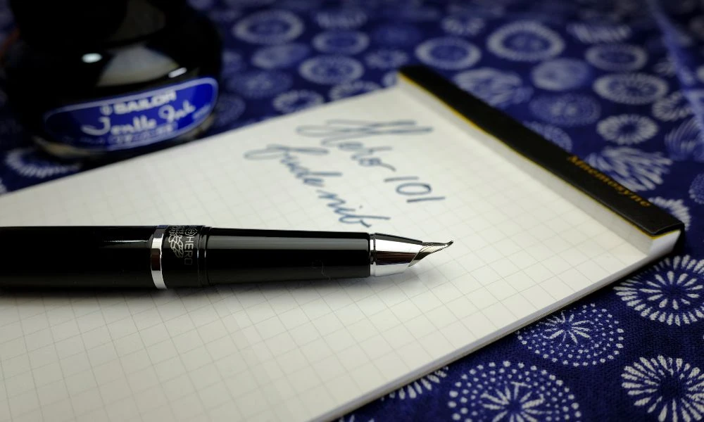 Lapicera en plena escritura.