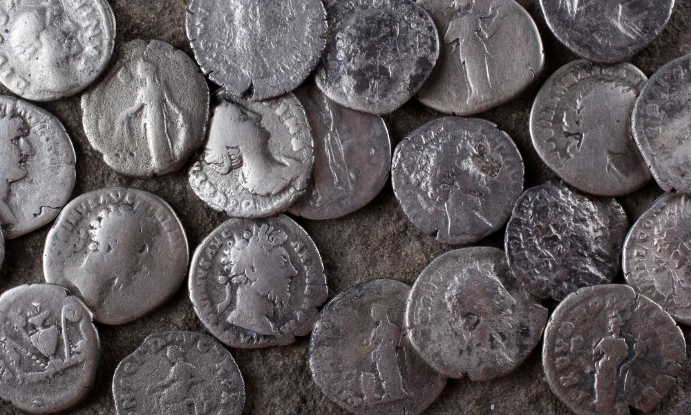 Enterró un tesoro y no lo recuperó: así son las 934 monedas romanas que se encontraron en Alemania