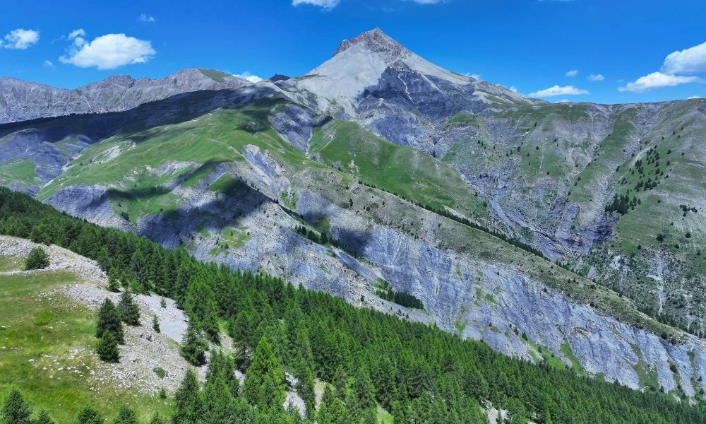 Aldea en los Alpes.