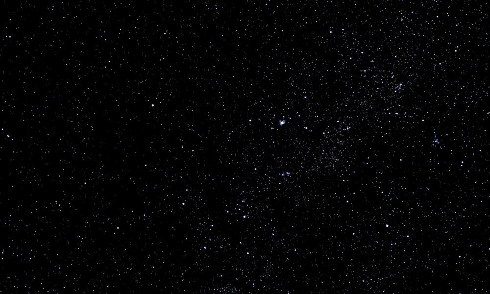 ¿Qué es la materia oscura y por qué un pequeño destello puede aclarar lo que la ciencia sabe?