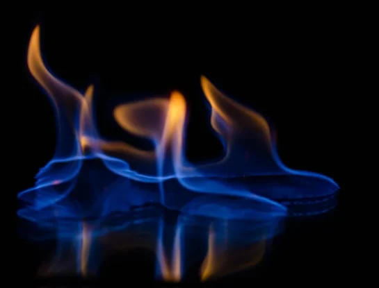 ¿Por qué el fuego puede tener distintos colores?
