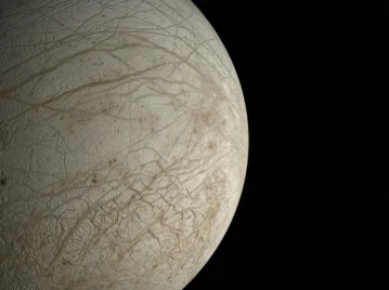 Europa, la luna de Júpiter que podría tener el doble de agua salada que el planeta Tierra