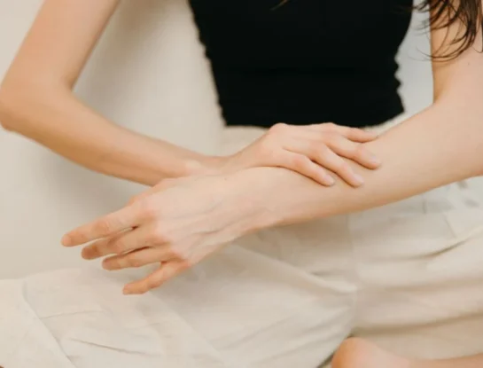 ¿Por qué sentimos un “hormigueo” cuando se nos duerme una pierna o un brazo?