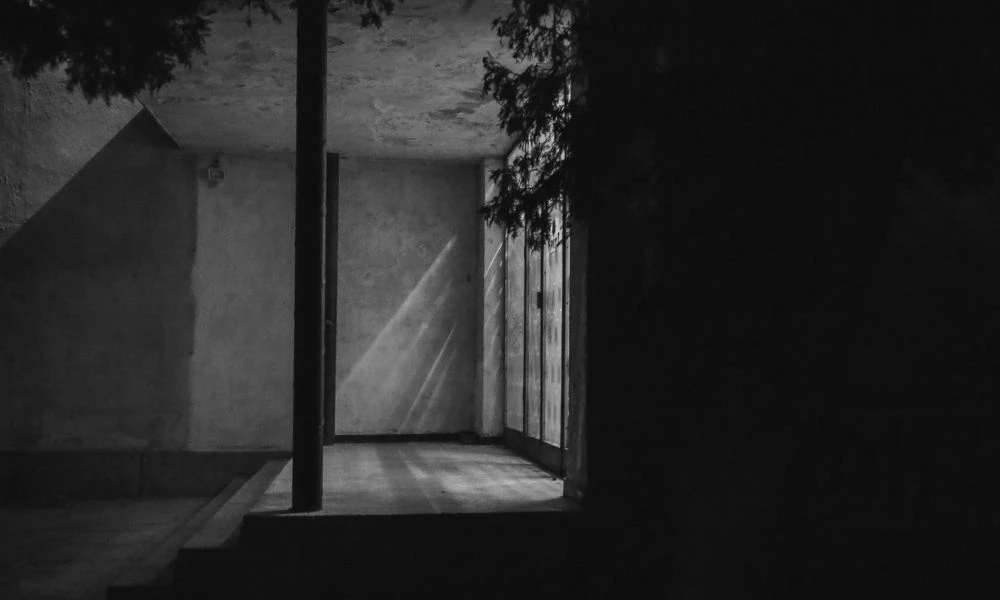 Ver en habitación oscura.