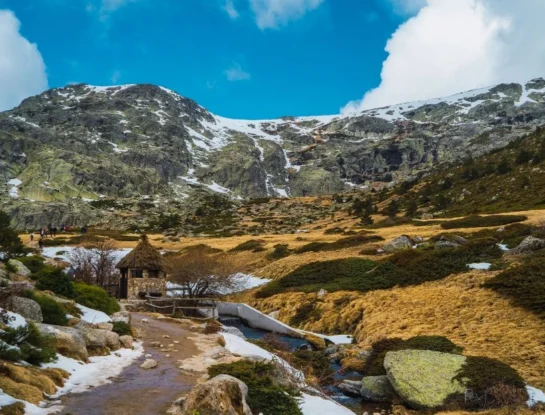 ¿Por qué puede nevar en algunas montañas durante la primavera mientras en otras regiones hace calor?