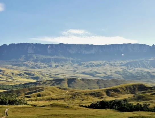 ¿Por qué algunas montañas tienen la cima completamente plana?